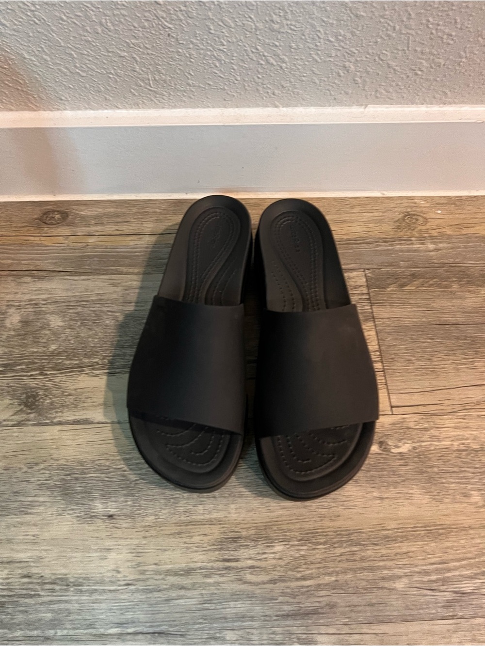 Crocs Black Minimalist Slide Sandals | Women’s Size 10